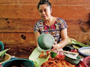 Comida en hojas de platano