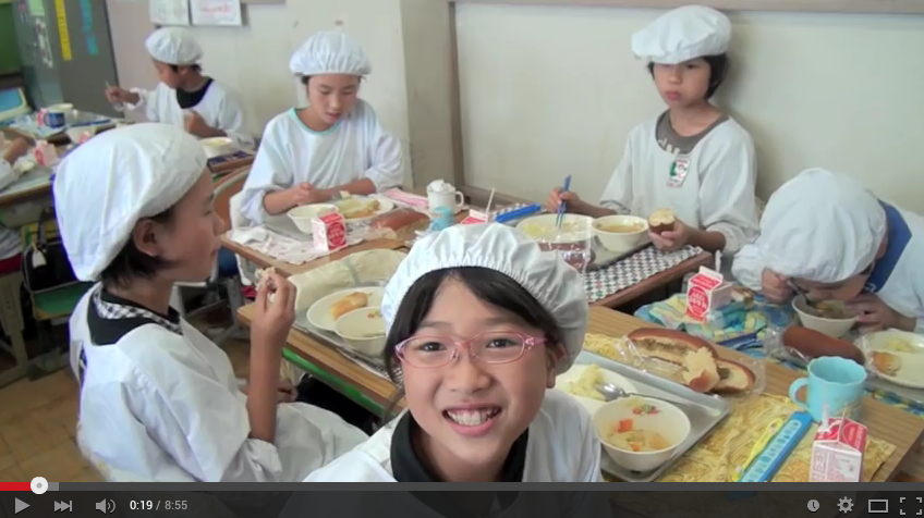 Almuerzo en colegio japonés